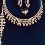 طقم 111 زركون لون فضي ليميتيد اديشن 4 قطع مع علبة فخمة