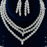 طقم 114 زركون لون فضي 4 قطع مع علبة فخمة