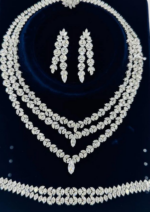 طقم 114 زركون لون فضي 4 قطع مع علبة فخمة