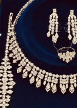 ⁦طقم 111 زركون لون فضي ليميتيد اديشن 4 قطع مع علبة فخمة⁩ - الصورة ⁦2⁩