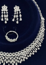 ⁦طقم 112 زركون لون فضي ليميتيد اديشن 4 قطع مع علبة فخمة⁩ - الصورة ⁦2⁩