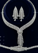 طقم 113 زركون لون فضي 4 قطع مع علبة فخمة