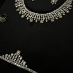 طقم 105 زركون لون فضي ليميتيد اديشن 4 قطع مع علبة فخمة