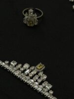 ⁦طقم 105 زركون لون فضي ليميتيد اديشن 4 قطع مع علبة فخمة⁩ - الصورة ⁦5⁩