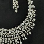 طقم 106 زركون لون فضي 4 قطع مع علبة فخمة