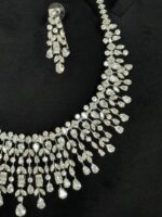 طقم 106 زركون لون فضي 4 قطع مع علبة فخمة