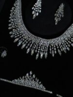 طقم 101 زركون لون فضي 4 قطع مع علبة فخمة