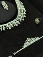 ⁦طقم 103 زركون لون فضي 4 قطع مع علبة فخمة⁩ - الصورة ⁦3⁩