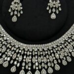 طقم 108 زركون لون فضي 4 قطع مع علبة فخمة