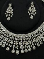 طقم 108 زركون لون فضي 4 قطع مع علبة فخمة