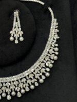 ⁦طقم 109 زركون لون فضي 4 قطع مع علبة فخمة⁩ - الصورة ⁦2⁩