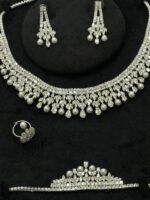 طقم 109 زركون لون فضي 4 قطع مع علبة فخمة