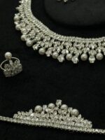 ⁦طقم 109 زركون لون فضي 4 قطع مع علبة فخمة⁩ - الصورة ⁦3⁩