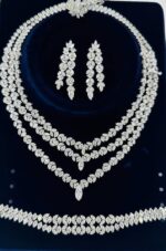 ⁦طقم 114 زركون لون فضي 4 قطع مع علبة فخمة⁩ - الصورة ⁦3⁩