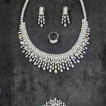 طقم 118 زركون لون فضي 4 قطع مع علبة فخمة