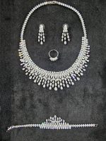 طقم 118 زركون لون فضي 4 قطع مع علبة فخمة